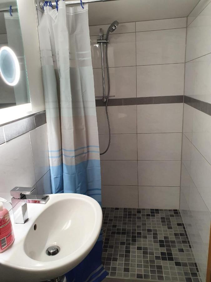 Zimmer Im Ug Direkt In Der Innenstadt, Centrum Schwerin  Exterior foto